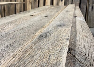 Oude geborstelde eiken wagonplanken