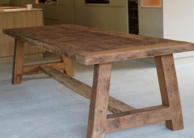 oud-eiken-tafel-binnen